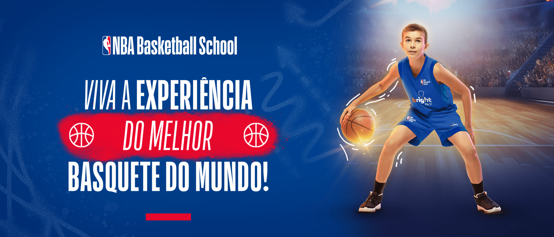 Jovem jogador de basquete, vestindo uniforme da NBA Basketball School, com texto ao lado "viva a experiencia do melhor basquete do mundo!".